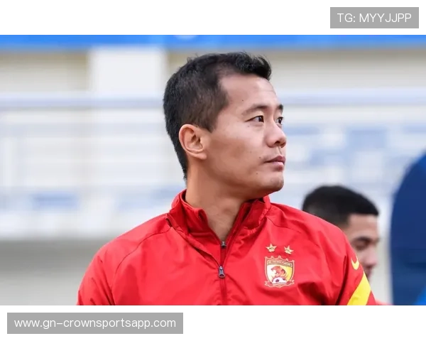 傅海峰退役后住广州豪宅,每天五点起床遛弯像在拍港剧