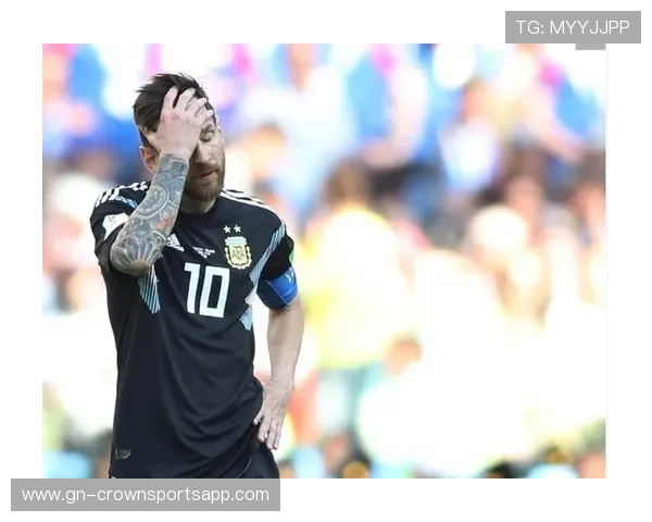 内马尔赛后直接躺沙发，纸杯才够喝一口这架势谁信是亿万身价？