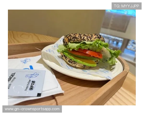 勒布朗家早餐吃的是金箔牛油果配蛋白粉？