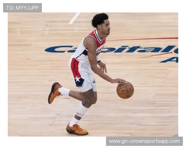 普尔无球跑动牵扯对方轮换拉开三分空间