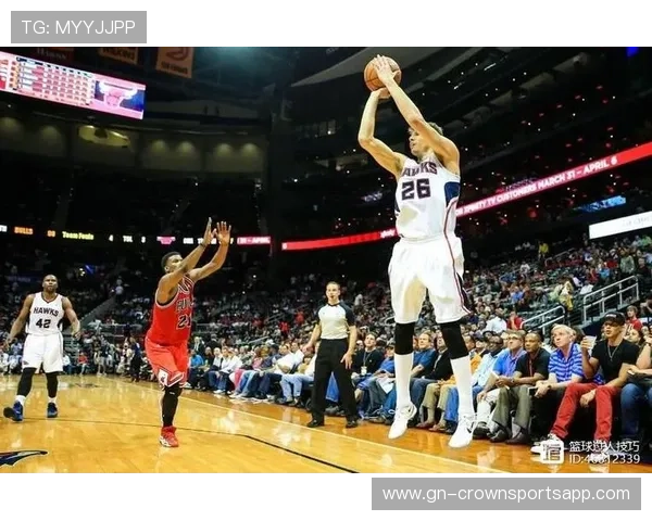 乔·约翰逊无球移动提升三分效率拉开队内得分差距