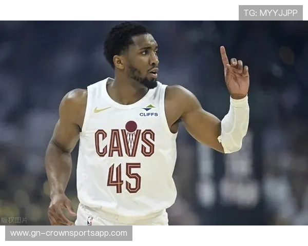 多诺万·米切尔三分投射效率提升显著拉开与同期后卫差距