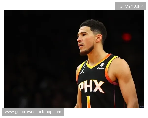 德文·布克无球掩护频繁拉开空间助太阳提升关键时刻得分效率