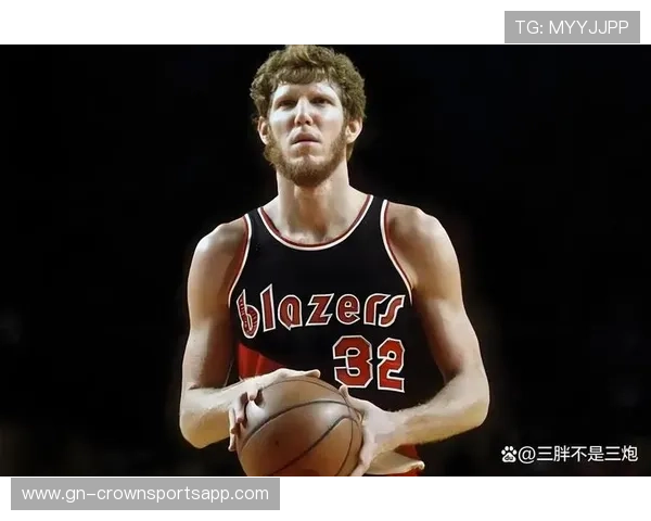 比尔·沃顿通过高效无球跑动提升球队内线进攻多样性